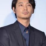 綾野剛　１３歳下佐久間由衣と熱愛　先輩・小栗旬にも紹介