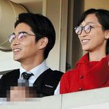 杏＆東出夫妻　お揃い丸メガネで有馬記念に来場