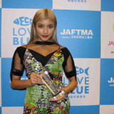 ローラ「ベッキーちゃんは、えっと、うーん…」