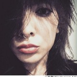 秋元才加が“鼻ピアス”姿公開、「鼻はやめようよ」ファンも困惑。