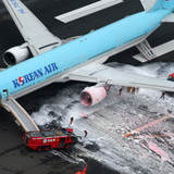 羽田空港が全発着を停止　大韓航空機、滑走路上でエンジンから出火