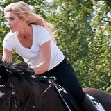 「アニメキャラのような美女になりたい」　19回もの全身整形を行ったモデル