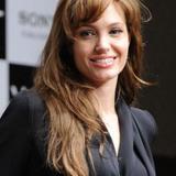 アンジェリーナ・ジョリー自殺図るという嘘情報拡散