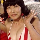 お笑い芸人たんぽぽ川村の爆乳水着姿です