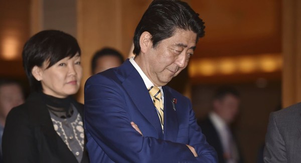 安倍昭恵氏のInstagramに「半裸男性」炎上し写真を削除：コメント20