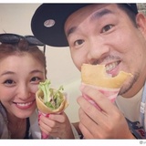木下優樹菜、仲良し夫婦ショット「ラブラブで羨ましい！」「幸せ伝わる」と反響　フジモンにツッコミの声も