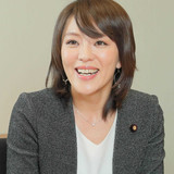 不倫疑惑渦中の今井絵理子議員、新たな動画と写真が…肩にもたれて眠る姿