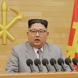 金正恩氏「核のボタンは机の上に」 弾頭・ミサイル量産へ