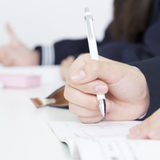 カンニングしていると誤解されるかも…実は日本人に多い「自己視線恐怖」