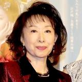 三田佳子、サプライズに思わず涙「辛い事も、心が折れそうになる事もあるけれど…」