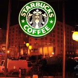 スタバ、米の全店舗を半日休業 「人種偏見教育」実施へ