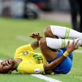 ネイマールは「14分間もピッチに倒れている」　異様な転倒時間に海外メディアも注目
