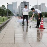 「打ち水」で足元５度涼しく＝皇居外苑で五輪猛暑対策－東京都