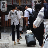 岡田准一＆宮崎あおい　子連れで金運アップ神社を参拝