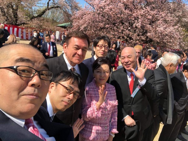 千原ジュニア、安倍首相主催の“桜を見る会”を辞退　「知らんおっさんと見たないわ」：コメント84