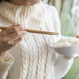 とんかつ屋で横に座った女性客　あまりにも失礼な食べ方に「不愉快」