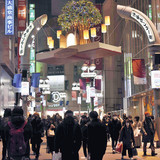 緊急事態初日夜　渋谷センター街の飲食店は満席状態、スクランブル交差点も人通り絶えず