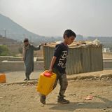 アフガン、子供の餓死相次ぐ　年内に100万人が栄養失調