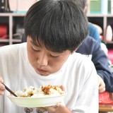 「ヴィーガン給食」採り入れた公立小学校　みんなで食べられ、みんながおいしい