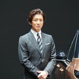 木村拓哉、スーツ姿で登壇！　2022年の抱負を語る「来年もブレずに揺れずにいきたい」