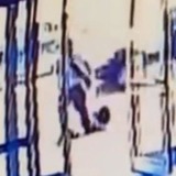 アジア系女性暴行事件、現場前でビルの扉を閉めたドアマン解雇　米NY