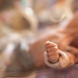 イギリスで11歳の女の子が出産し、国で最年少の母親に　母子ともに無事と報道