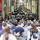 肩ぶつかるほど混み合う…大阪の繁華街に集まる人・人・人「仕事で土日しか遊べないから」