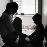 母親の顔色ばかり見て育ったケースは危険…？