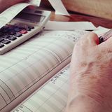 コロナで収入激減＆子育てと介護で「貯金ゼロ」のシングルマザー、老後貧困の現実味