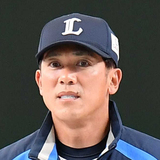 松井稼頭央コーチと美緒夫人ラブラブ２ショット結婚２２年も「新婚モード」「美男美女」