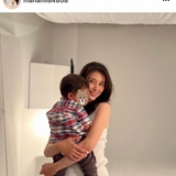 橋本マナミ、ノースリーブ姿で愛息を抱っこ　「凄い色気を感じる」「ママに見えない」