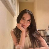 May J.　ノースリでほほえむ姿が反響「橋本マナミさんかと」「年々美しくなりますね」