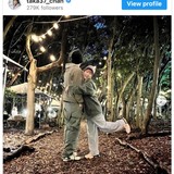 高橋みなみ、長身夫に抱きつく夫婦ショット　結婚記念日を報告