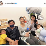 第１子出産のすみれ、”石田ファミリー”と記念ショット「赤ちゃんに会いに来てくれました！」