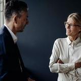 「爆発するような感じ」...イギリスの男性国会議員が更年期の症状を擬似体験