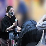 石原さとみ、子供と夫と初3ショット　第1子誕生で激変、すっぴんで買い物も