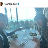 つんく♂、元モデル妻と夫婦ショット「美人で素敵な奥様」ハワイ在住、3人の子供の姿も話題