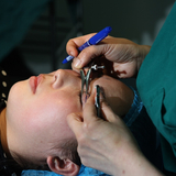 高校生向け二重術広告が物議も　美容整形への世代間ギャップと諸問題