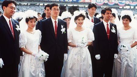旧統一教会が合同結婚式　韓国で2千人、日本に中継：コメント5