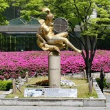 屋外にヌード彫刻があふれるのはなぜなのか…日本だけの特殊事情で、ついに撤去の動きも