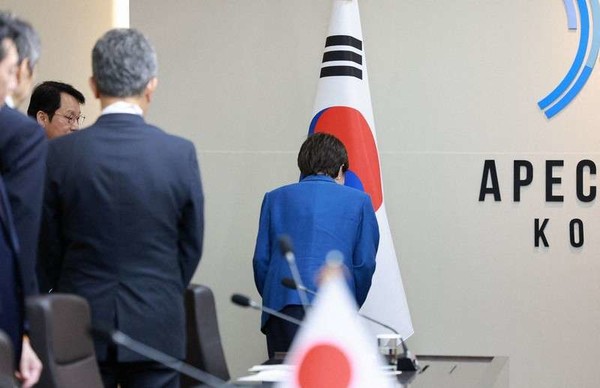 高市首相が日韓首脳会談で太極旗に一礼　「異例だ」韓国で注目集める：コメント2