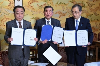 自公立、基礎年金底上げに正式合意 党首会談で 修正案成立へ:コメント2