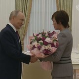 プーチン大統領が安倍昭恵氏とクレムリンで面会　安倍元総理の話に昭恵氏が涙流す場面も