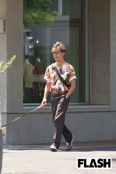 木村拓哉CM急増“絶好調”を示す「イケイケ私服」…ド派手Tシャツと「200万円超の海外高級時計」：コメント2