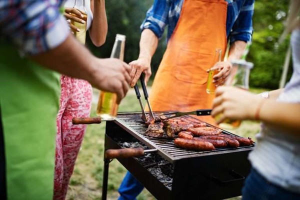 隣人が駐車スペースでBBQ、打ち上げ花火…注意もガン無視→110番通報した結果：コメント2