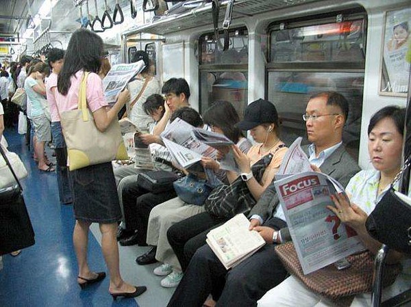 伊達みきお 電車内の「異様な光景」に驚き 通勤ラッシュ時に「全員取りつかれてるかのように」:コメント2