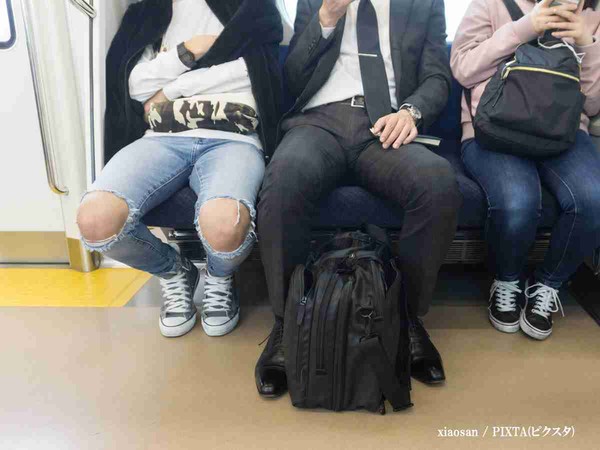 優先席で高齢者を立たせ、平然と座る若者 障がい者の意見に「本当にそれ」「広まってほしい」:コメント2