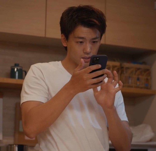 竹内涼真に新恋人！共演で“濃密ダンス”の土居志央梨と連日“自宅お泊まり愛”…家族公認＆熱烈ハグも：コメント2