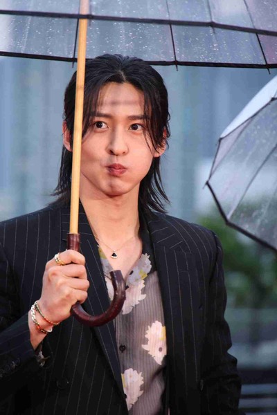 目黒蓮、生放送でポロリ漏らした“リアル発言”にファンの間で浮上した“彼女いる説”：コメント2